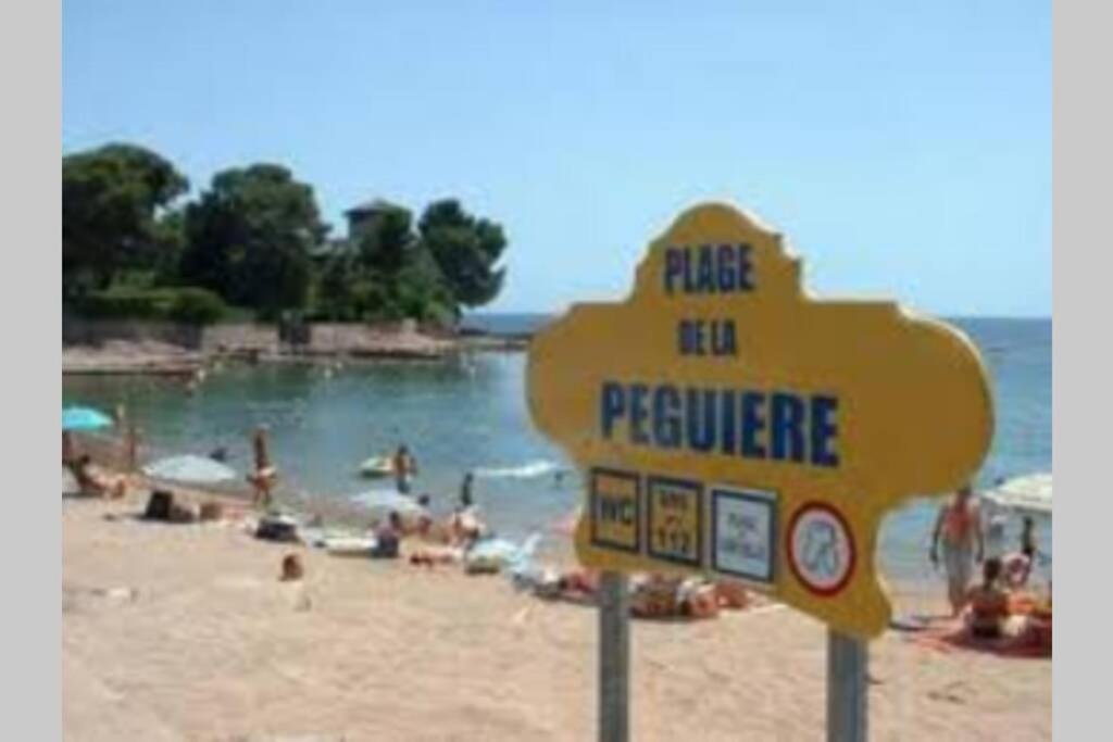 Villa A L'Etage Avec Piscine Proche Bord De Mer Saint-Raphaël Exterior foto