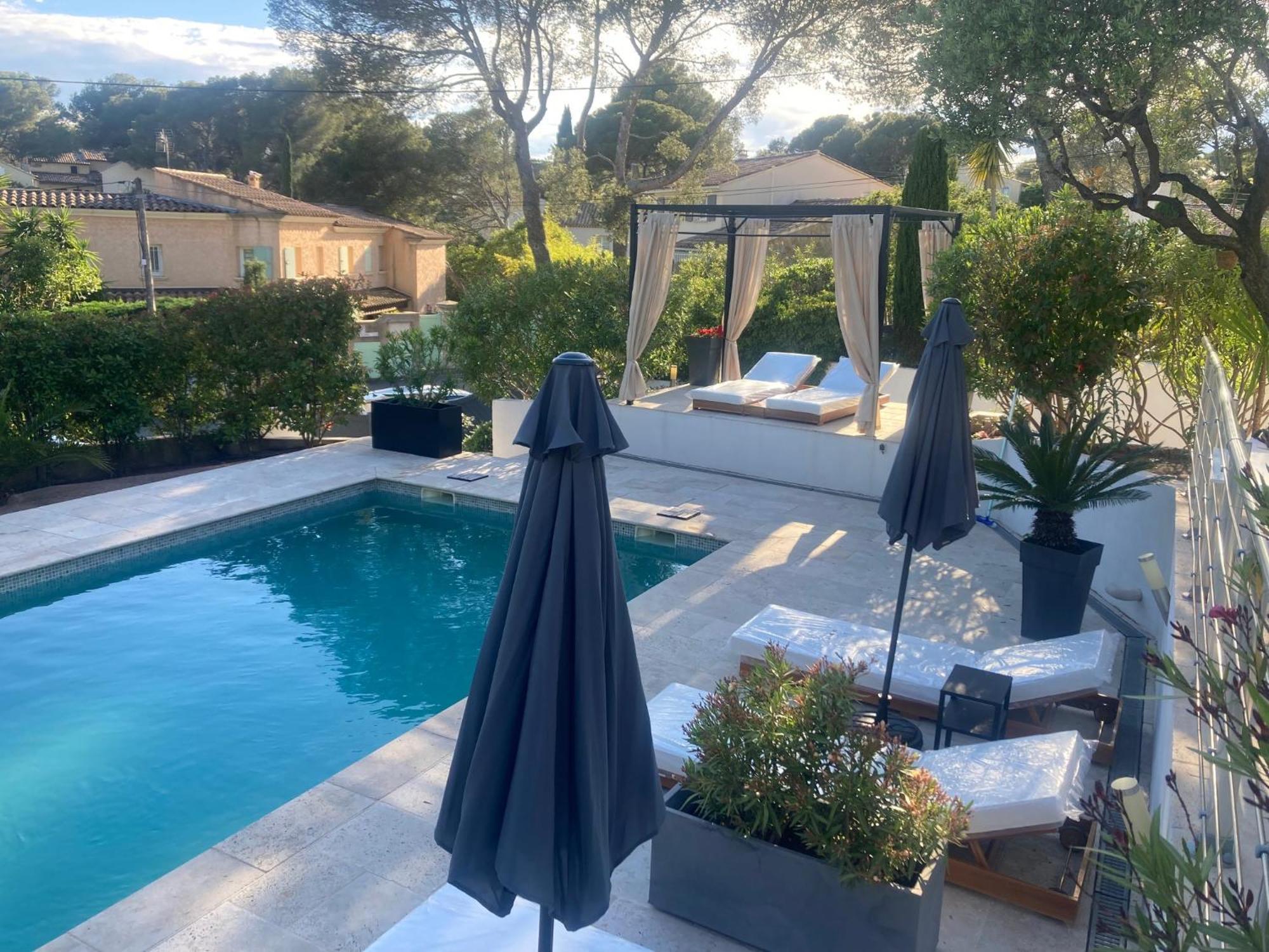 Villa A L'Etage Avec Piscine Proche Bord De Mer Saint-Raphaël Exterior foto
